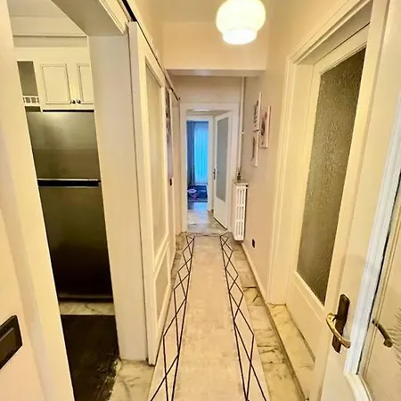 Lägenhet Of Cihangir Cozy Location,2 Bedrooms And An Elevator