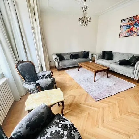 Of Cihangir Cozy Location,2 Bedrooms And An Elevator Istanbul