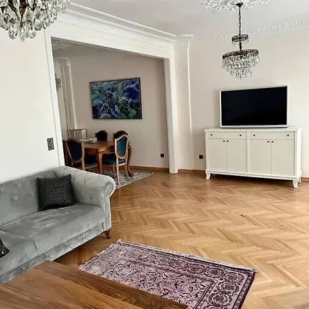 Of Cihangir Cozy Location,2 Bedrooms And An Elevator Appartamento