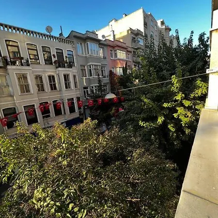Of Cihangir Cozy Location,2 Bedrooms And An Elevator Provincia di Istanbul
