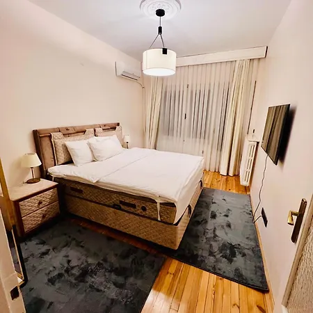 Of Cihangir Cozy Location,2 Bedrooms And An Elevator Appartamento